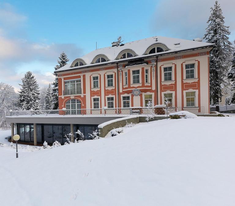 Wellness & Spa Hotel Villa Regenhart Jeseník Екстериор снимка